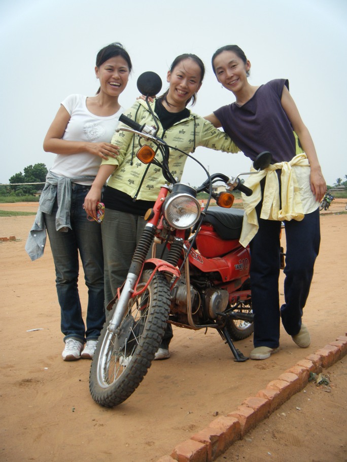 [090109motortbike.JPG]
