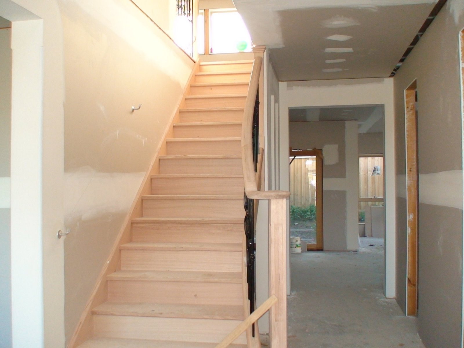 [stairs_1.JPG]