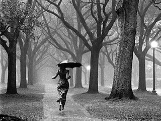 http://4.bp.blogspot.com/_VRtwjE0NRwE/SkC85E5lIyI/AAAAAAAAAQw/fl40Aw0MVIg/s320/GIRL_IN_RAIn.gif