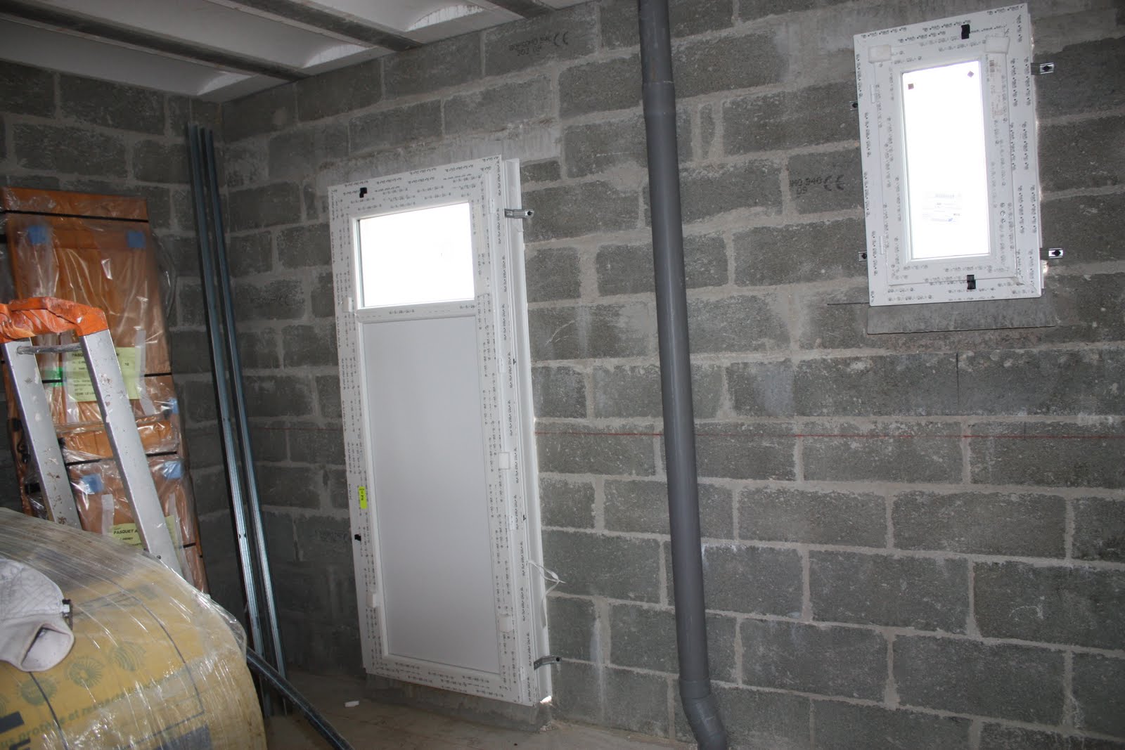 Comment installer une porte de service en rénovation ?