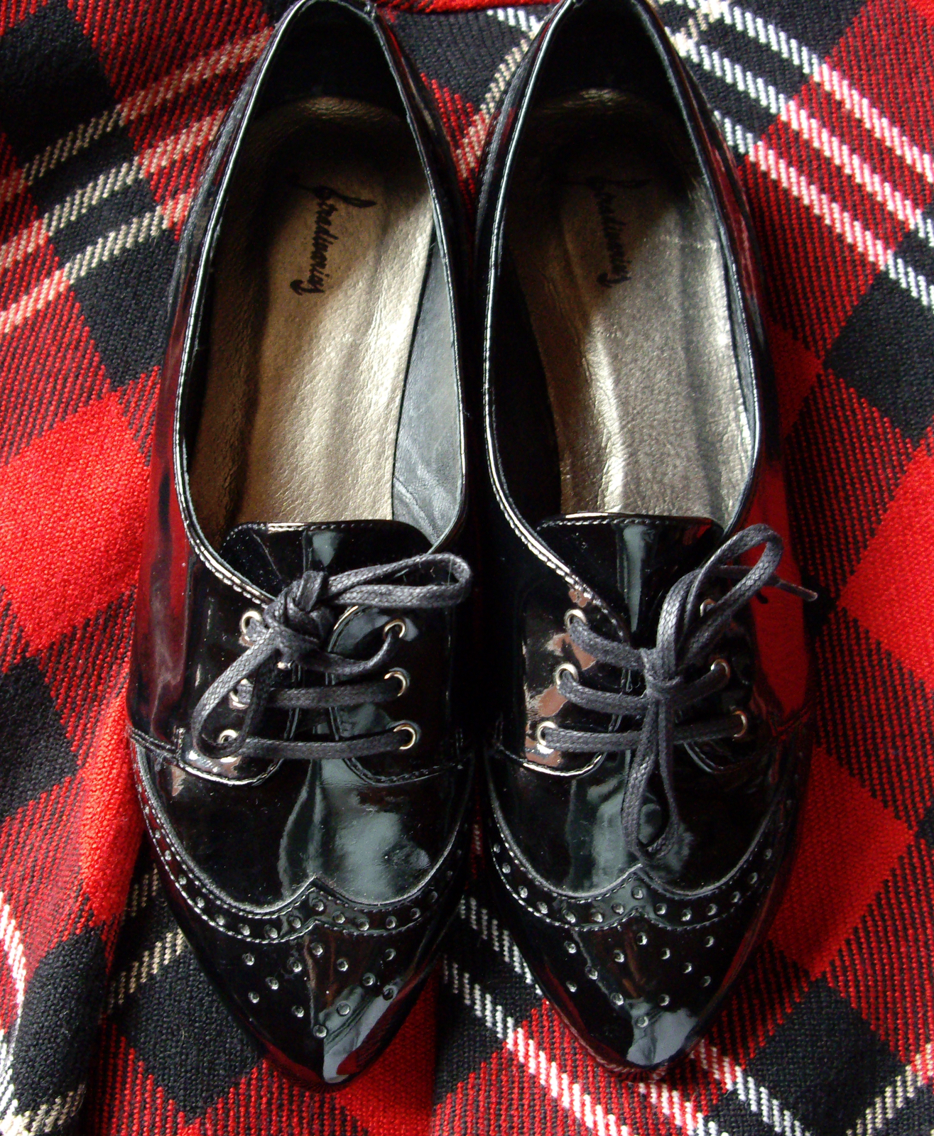 [zapatosnegros4.png]
