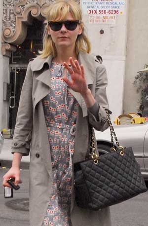 [Kirsten+Dunst+moves+to+new+york.jpg]