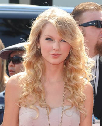 [Taylor+Swift.jpg]