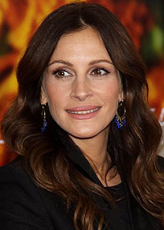 Julia Roberts looked stunning when she arriveed for the premiere of Eat 