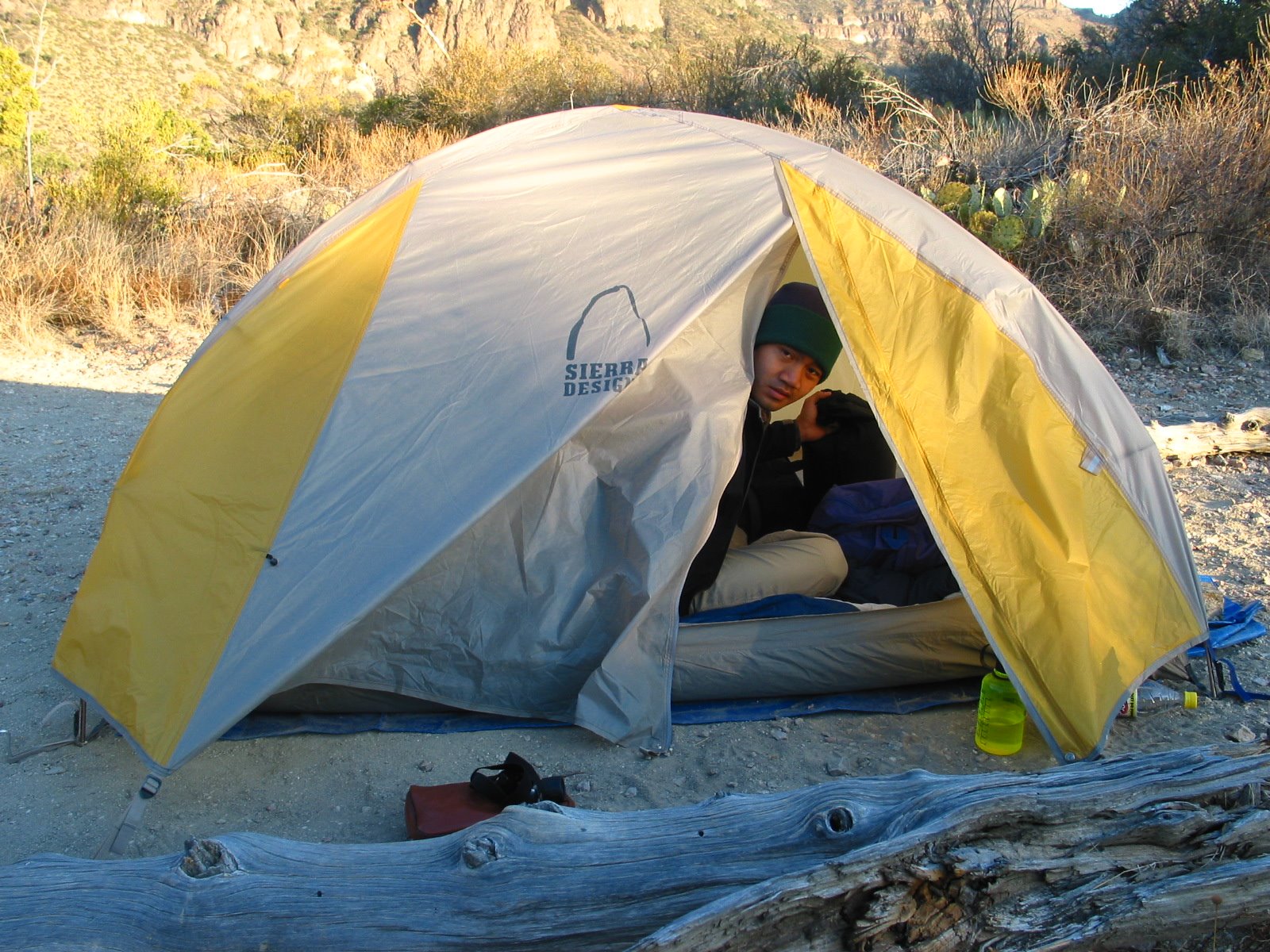 [David+in+tent.JPG]