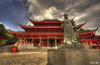 Admiral Cheng Ho sculture in front of Sam Poo Kong Temple