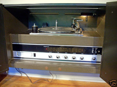 Console Hi-Fi Record &amp; Radios: Magnavox: Danish Modern