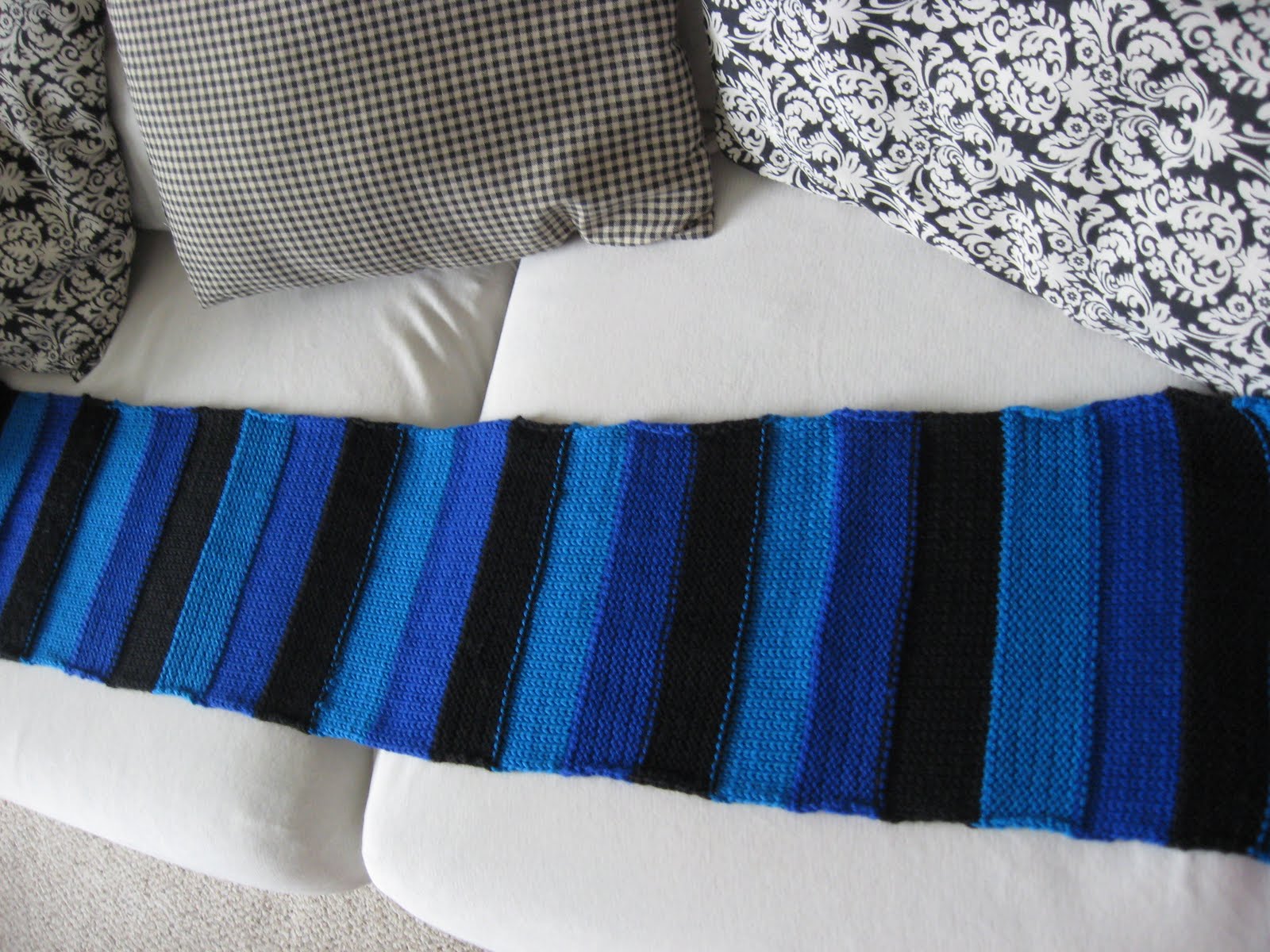 *+*MaGic PiXie KniTteR+*+: Not on a Rolll- Knitting Machine Scarf