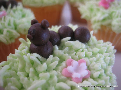 Mini Caterpillar Cupcakes caterpillar cakes for kids. Mini Caterpillar Cupcakes