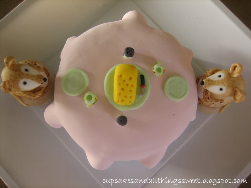 [Mouse+and+Present+Cakes+038.jpg]