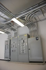 Toronto electrician replaces or changes fuse box to breakers panel