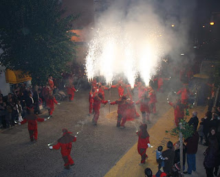 Ball dels Dimonis Enroscats, a l'inici del correfoc Ball dels Dimonis Enroscats, a l'inici del correfoc