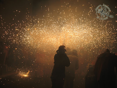 L'aranya encesa durant el correfoc L'aranya encesa durant el correfoc