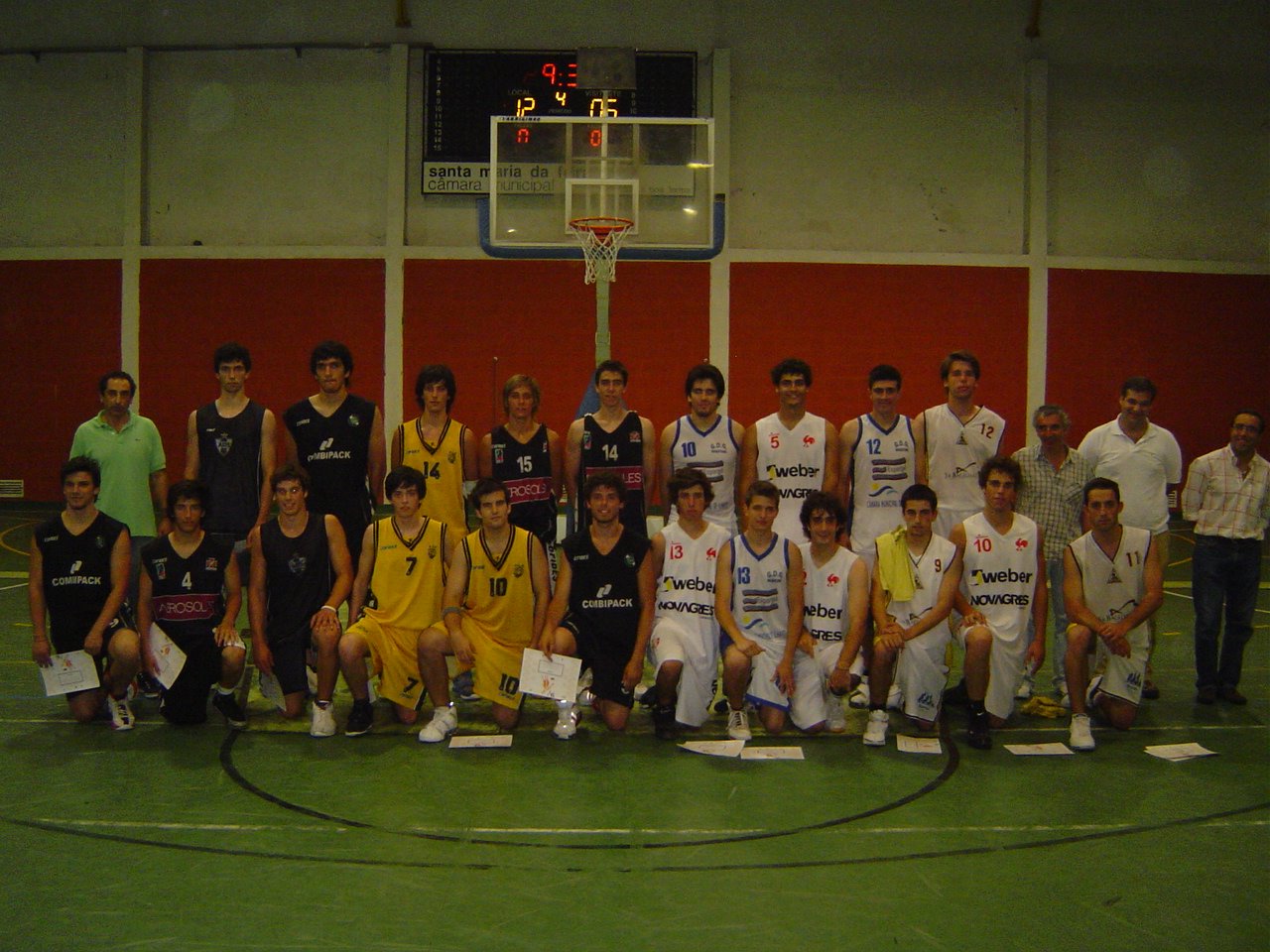 [CONJUNTO+SUB20.JPG]