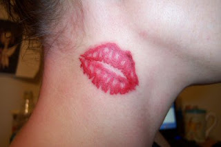 red lips tattoos design ideas