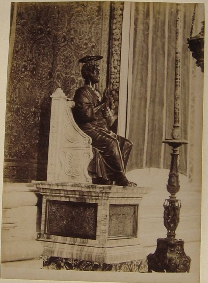 [San_Pietro_-_Statua.JPG]