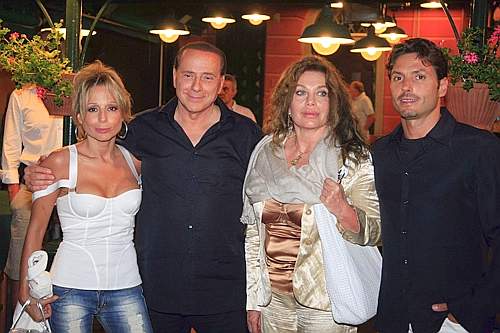 [berlusc+fsmily.jpg]