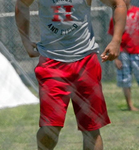 [gallery_main-taylor-lautner-valentines-day-set-track-and-field-07302009-09.jpg]