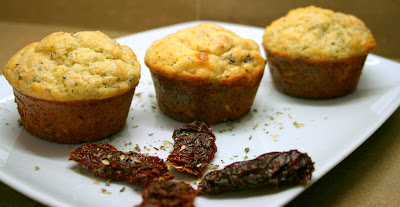 MUFFINS DE TOMATES SECOS Y HIERBAS