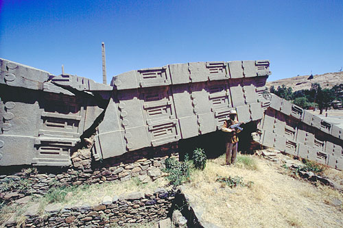 toppled-axumite-obelisk-500.jpg