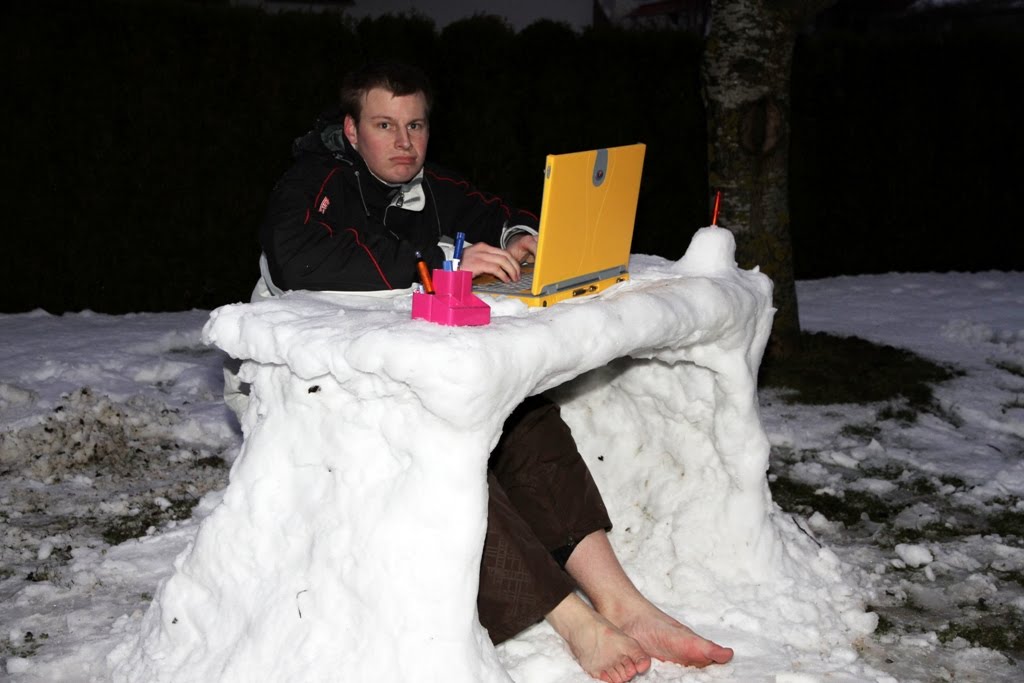 [schneeschreibtisch.jpg]