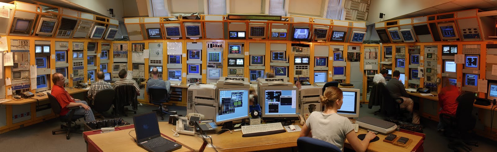 [Fermilab_Main_Control_Room_Panorama.jpg]