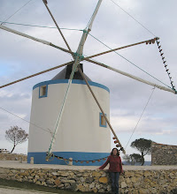 Dia dos moinhos/15 de Abril  Moinho no alto na serra dos Candeeiros