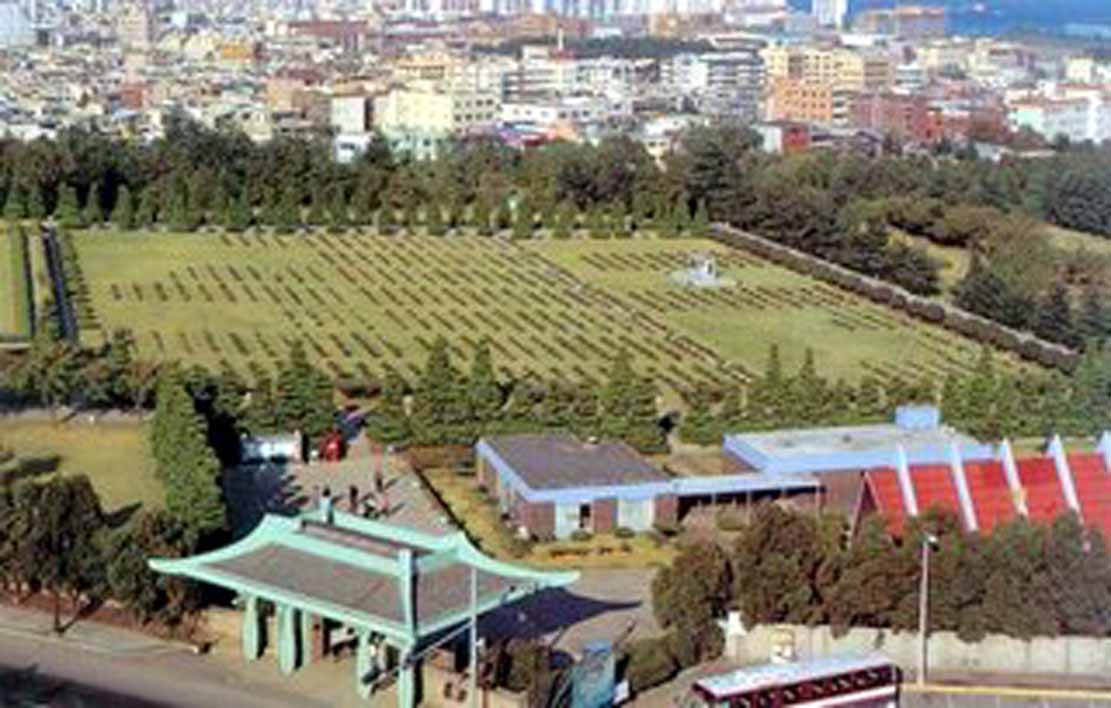 [Bird%27s_eye_view_UN_Memorial_Cemetery_Busan_Korea.jpg]