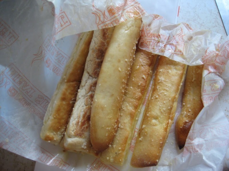 Review Little Caesars Crazy Bread Brand Eating