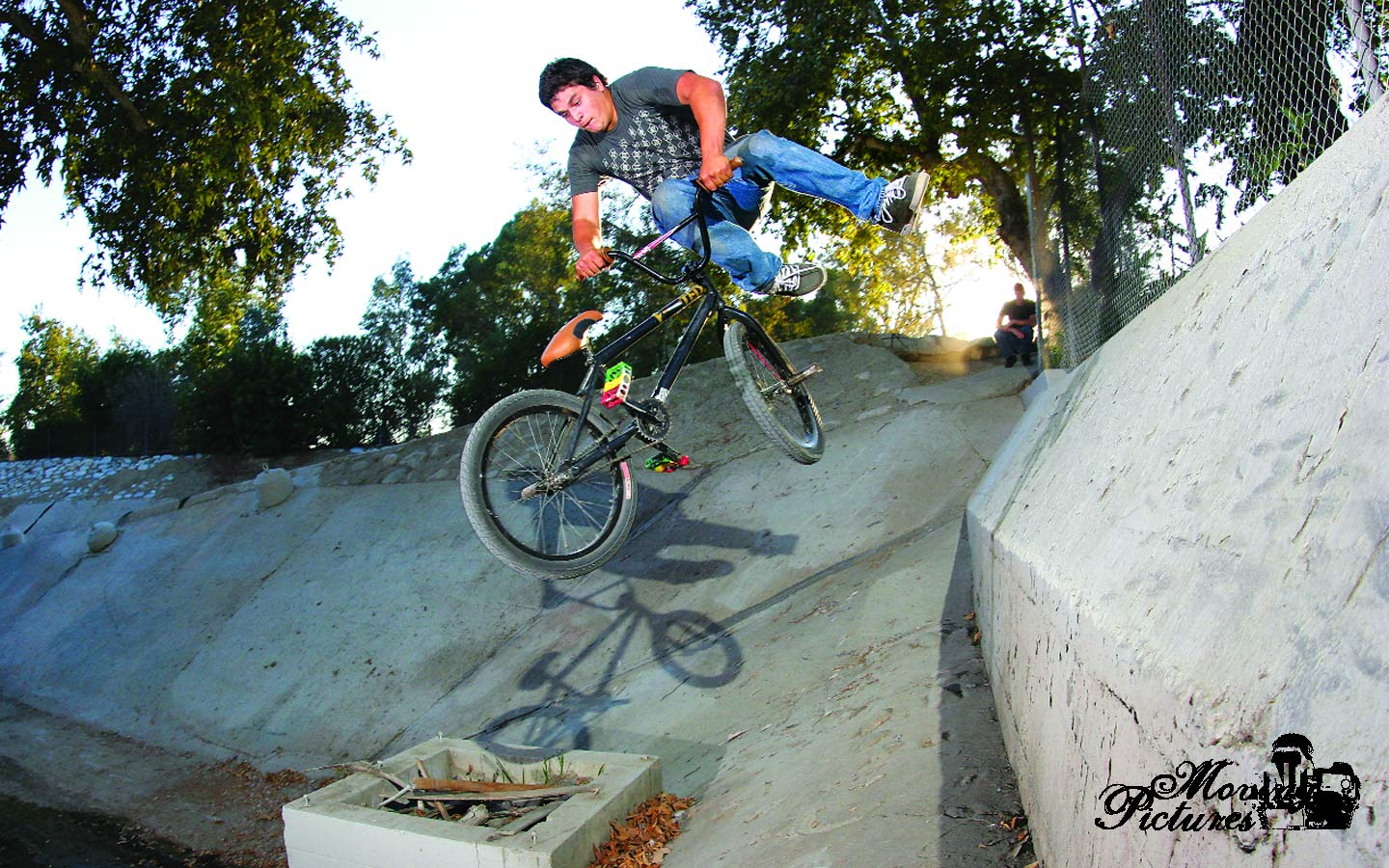 http://4.bp.blogspot.com/_W1IvixA2Xs4/TQnV3VpI0lI/AAAAAAAAACs/Dmqs8CCKR-Y/s1600/bmx_wallpaper_worker3.jpg