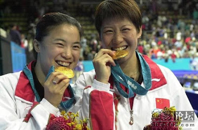 Sydney 2000 - Ju Li y Wang Nan, campeonas de dobles en tenis de mesa