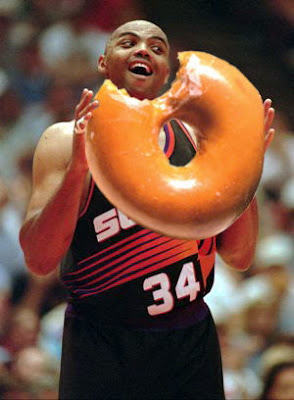 Casual portrait of Auburn Charles Barkley eating pizza during