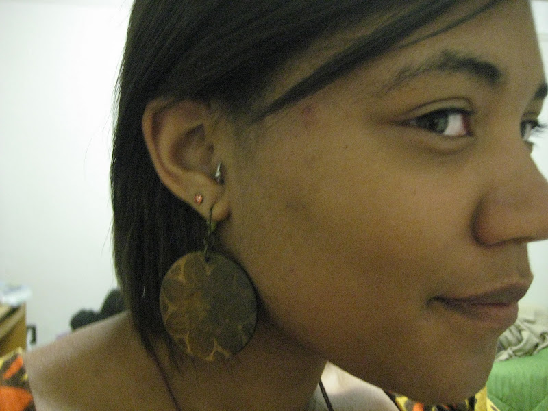 Piercing Tragus, piercing de surface tragus, vertical tragus piercing title=