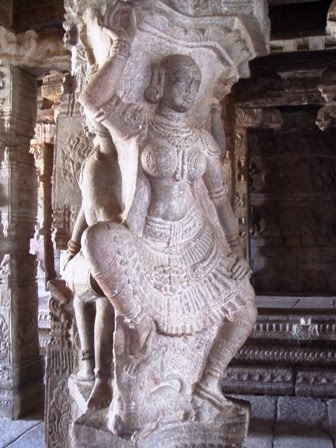 [Lepakshi+temple+-+Enormous+beautifully+sculpted+monolothic+pillars.jpg]