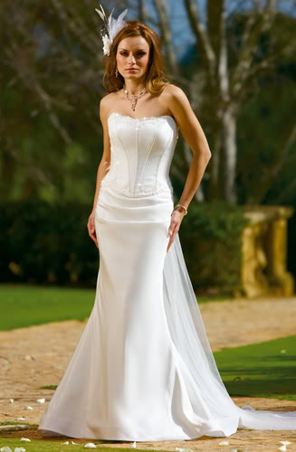 The short chic wedding dress is the style for this spring and summer