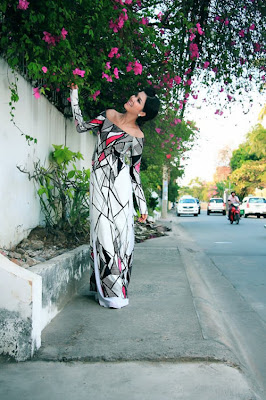 Oanh Yen in Ao Dai