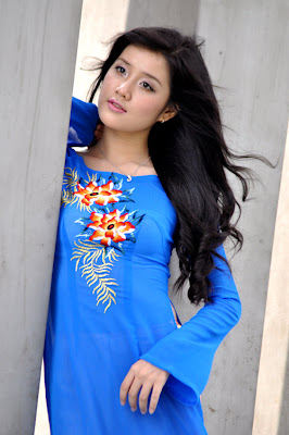 Xuan Mai in Ao Dai