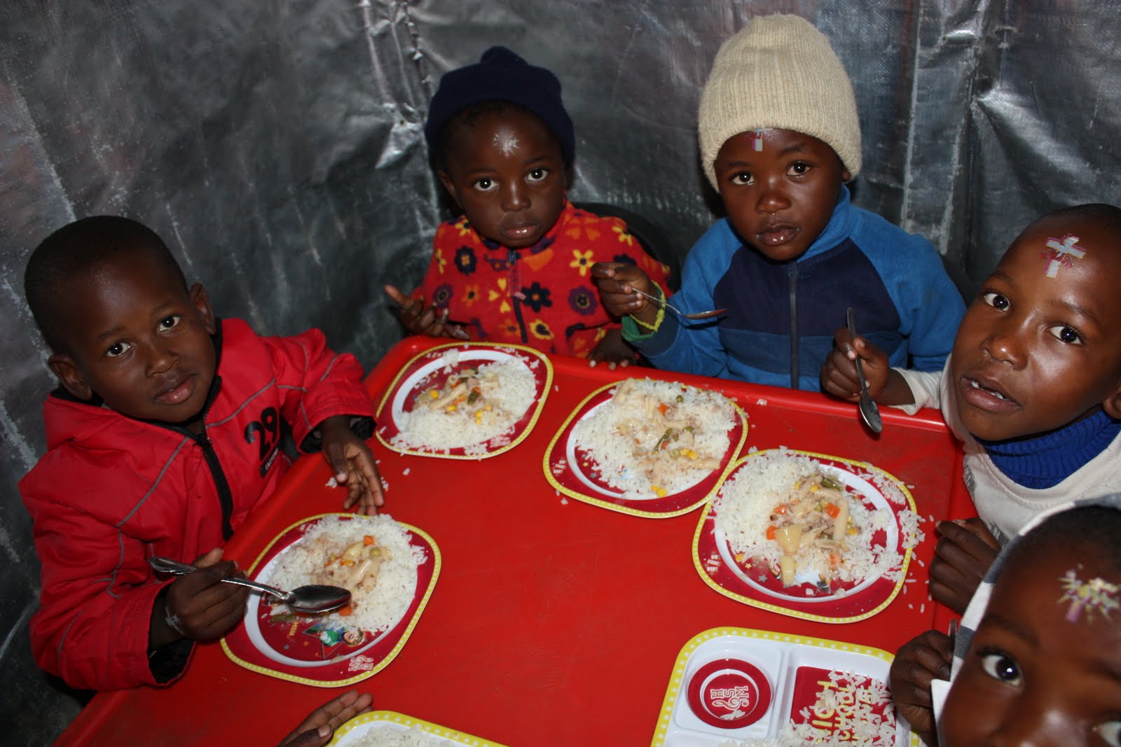 2010 Mission Trip to SOUTH AFRICA: Kids Eating Lunch at Nomalanga's