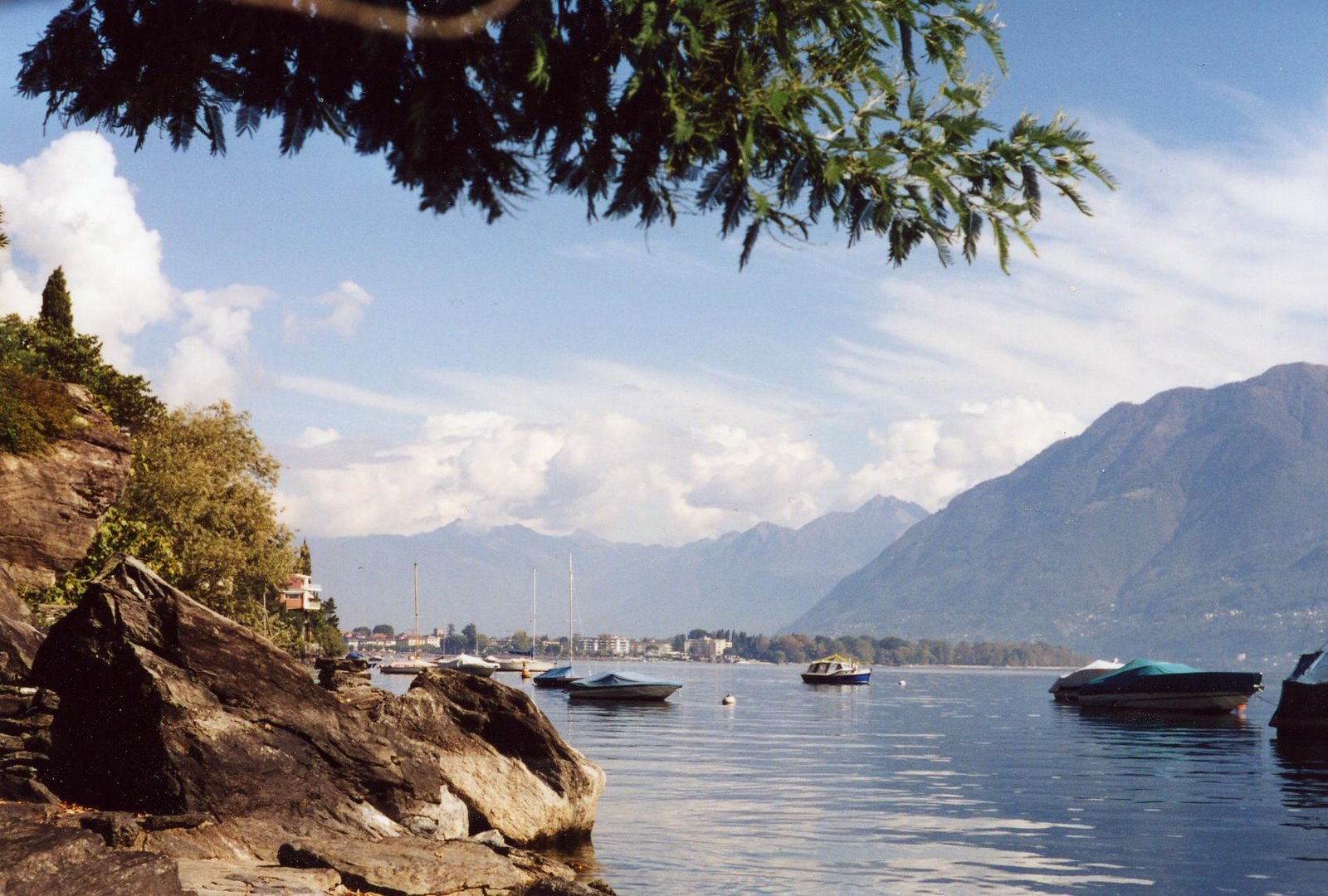 [LagoMaggiore2001.jpg]