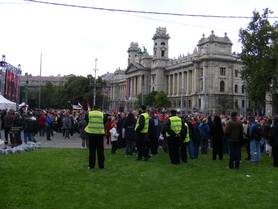 [19+kossuth+tér+3.JPG]