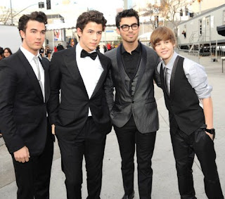 Jonas Brothers: Candids&Noticias >2 [CLOSED] - Página 6 Justin+y+jonas