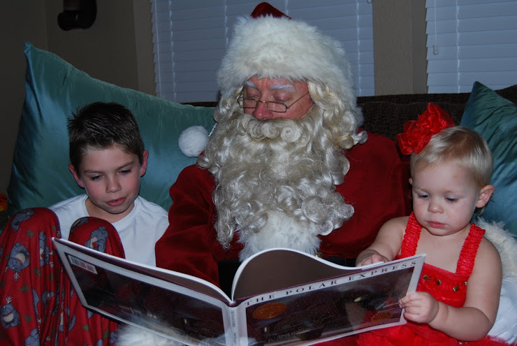 Santa reading to the kids