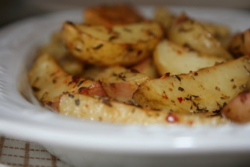 Ziemniaki pieczone z ziołami i chilli