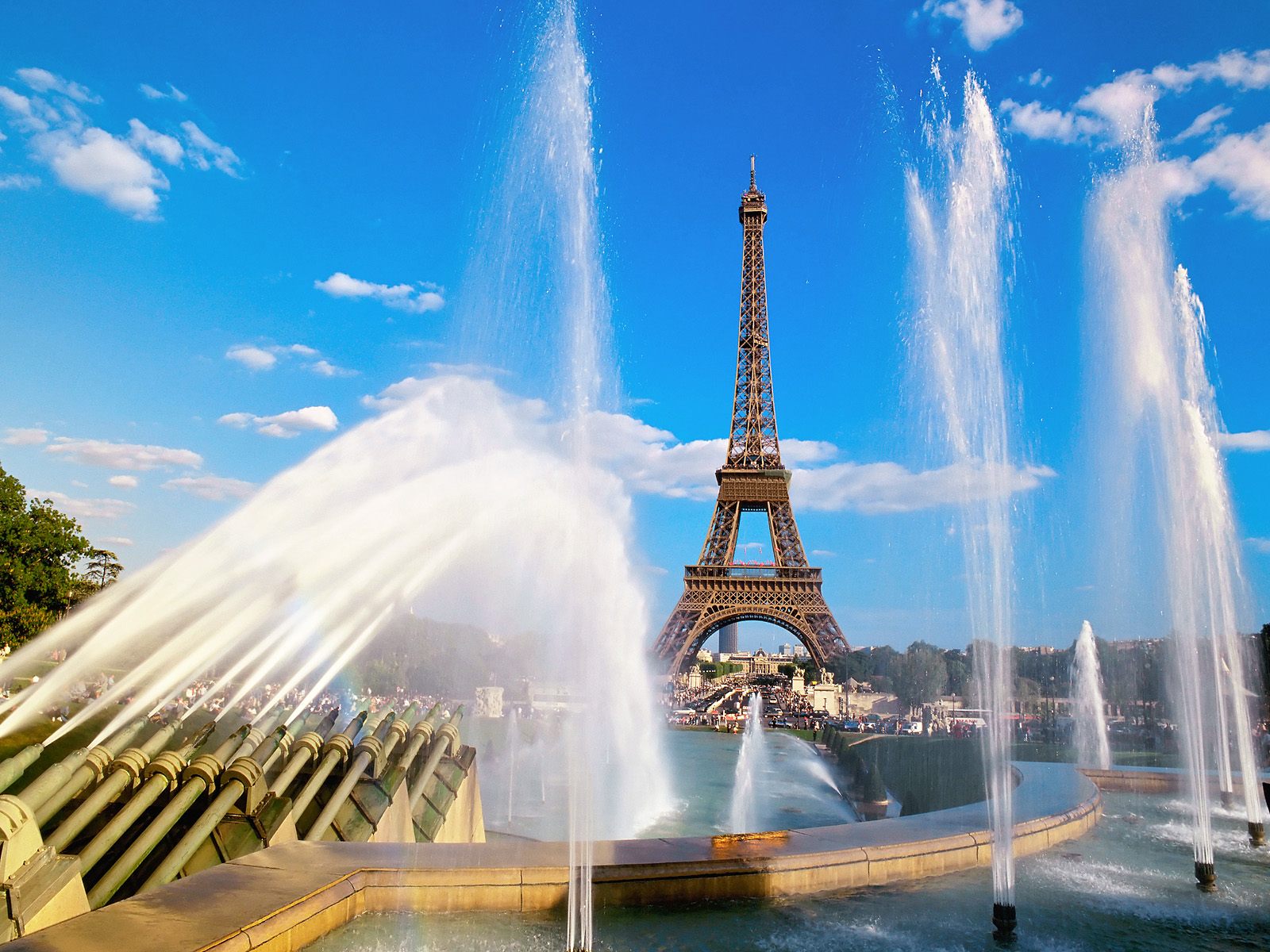 http://4.bp.blogspot.com/_WOWQJUlRtKQ/TRzGdFrDPbI/AAAAAAAABTc/fZzcfGvMr7Y/s1600/paris+eiffel+tower+3.jpg