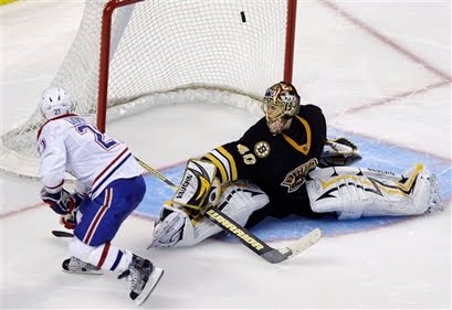 [capt.7c162bdeaf7f4065b0d41d0019b5f976.canadiens_bruins_hockey_mack108.jpg]