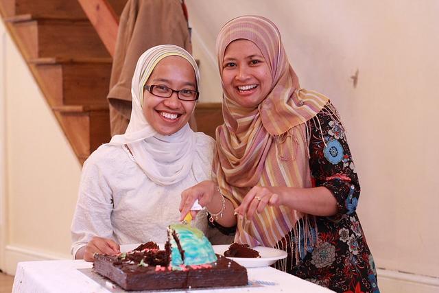 [with-Hassans-mum-the-cake-maker.jpg]