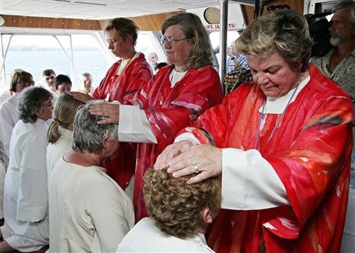 [women_priest_ordination__topix.sff_ful]