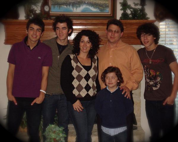 Foto bij ~ 27 Yana verteld het hele verhaal aan Denise en Paul