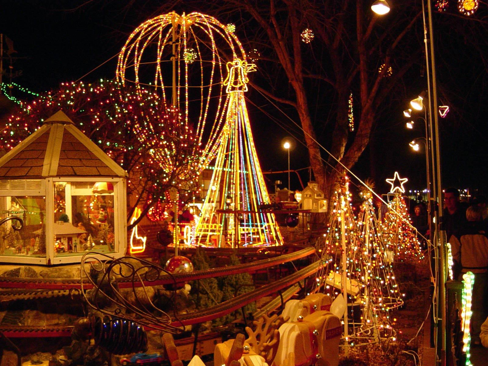 http://4.bp.blogspot.com/_WXq2gYQHNLI/TP1X6rJPgeI/AAAAAAAAAJU/r9eVGH_ZN-U/s1600/christmas_lights_tour.jpg