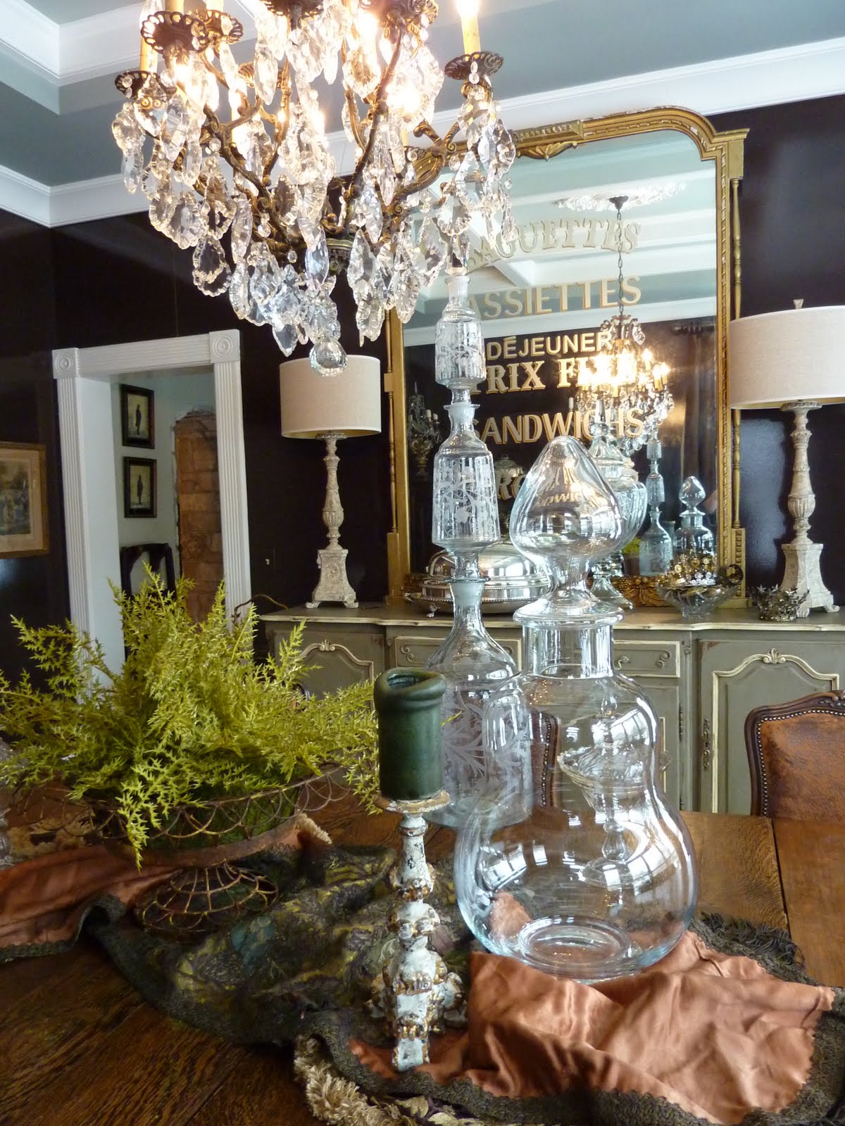 [DINING+ROOM+(4).JPG]